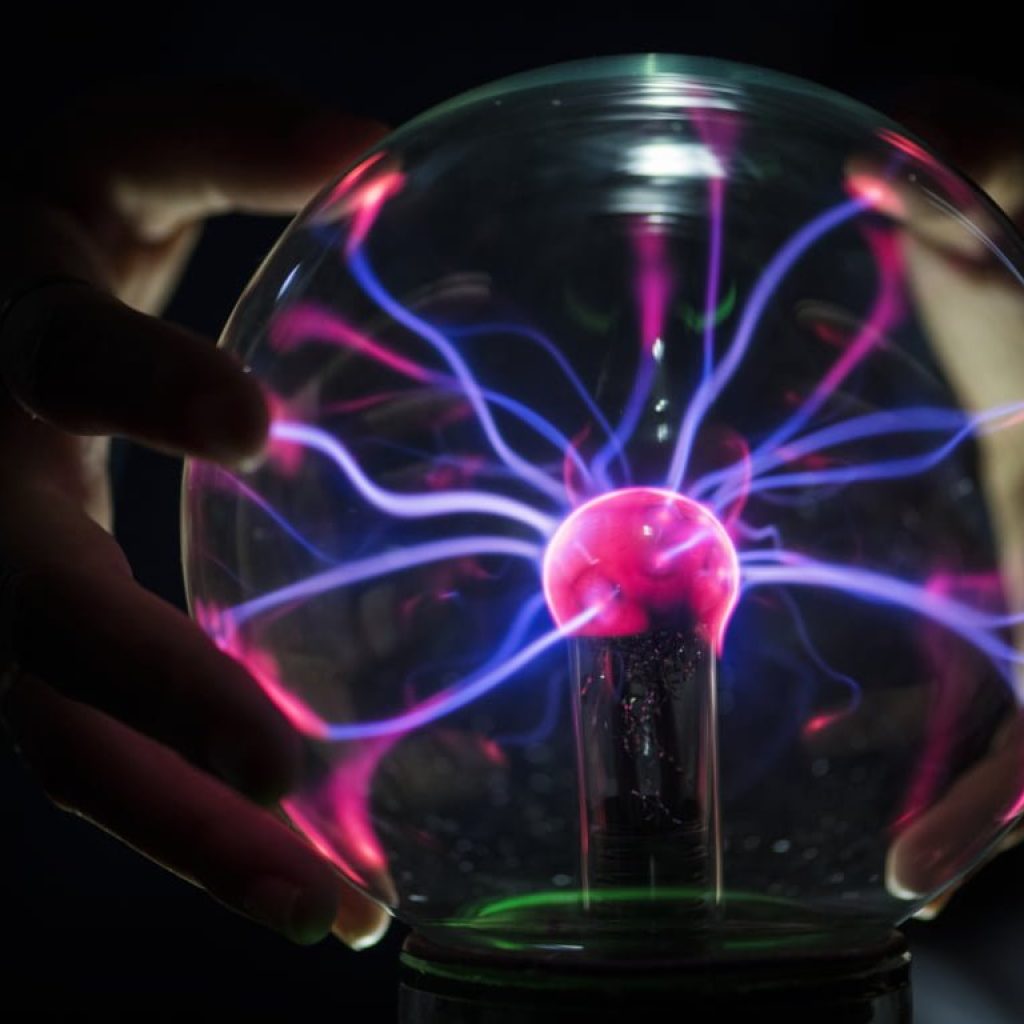 closeup-plasma-globe-darkness (FILEminimizer)